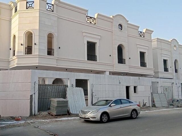 مجمع فلل في جدة — كسوة واجهات بحجر الرياض الأبيض النسّاح