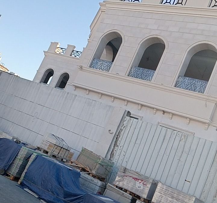 واجهة مكسوة بالحجر الطبيعي في جدة